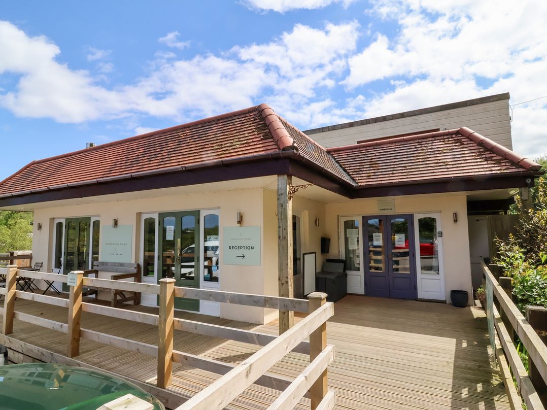 6 Manleigh Park