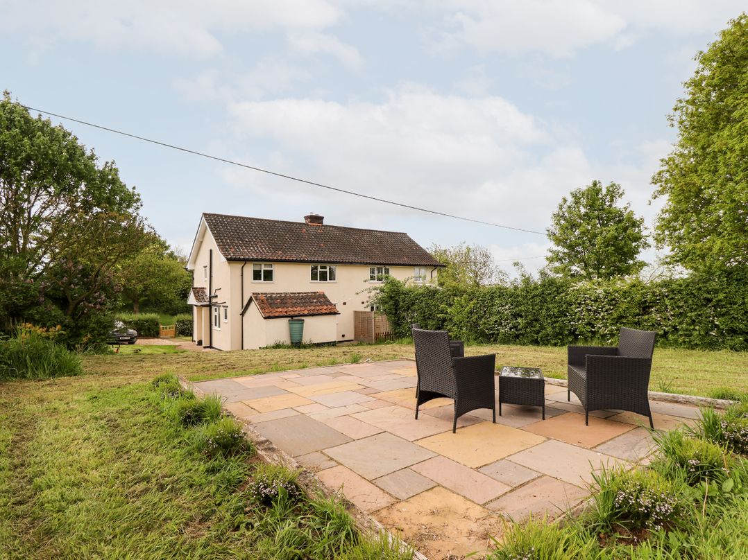 6 Hillside Cottages