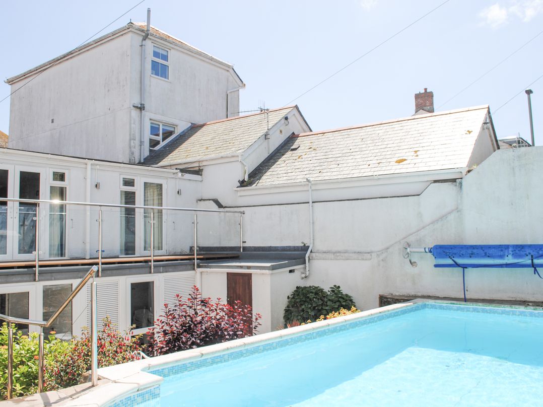 Topside, Salcombe - Sleeps 8 guests