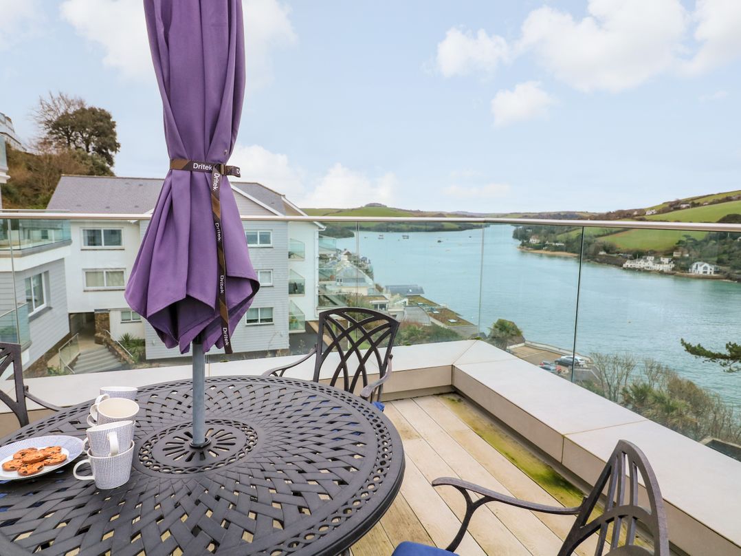 3 Hamstone Court