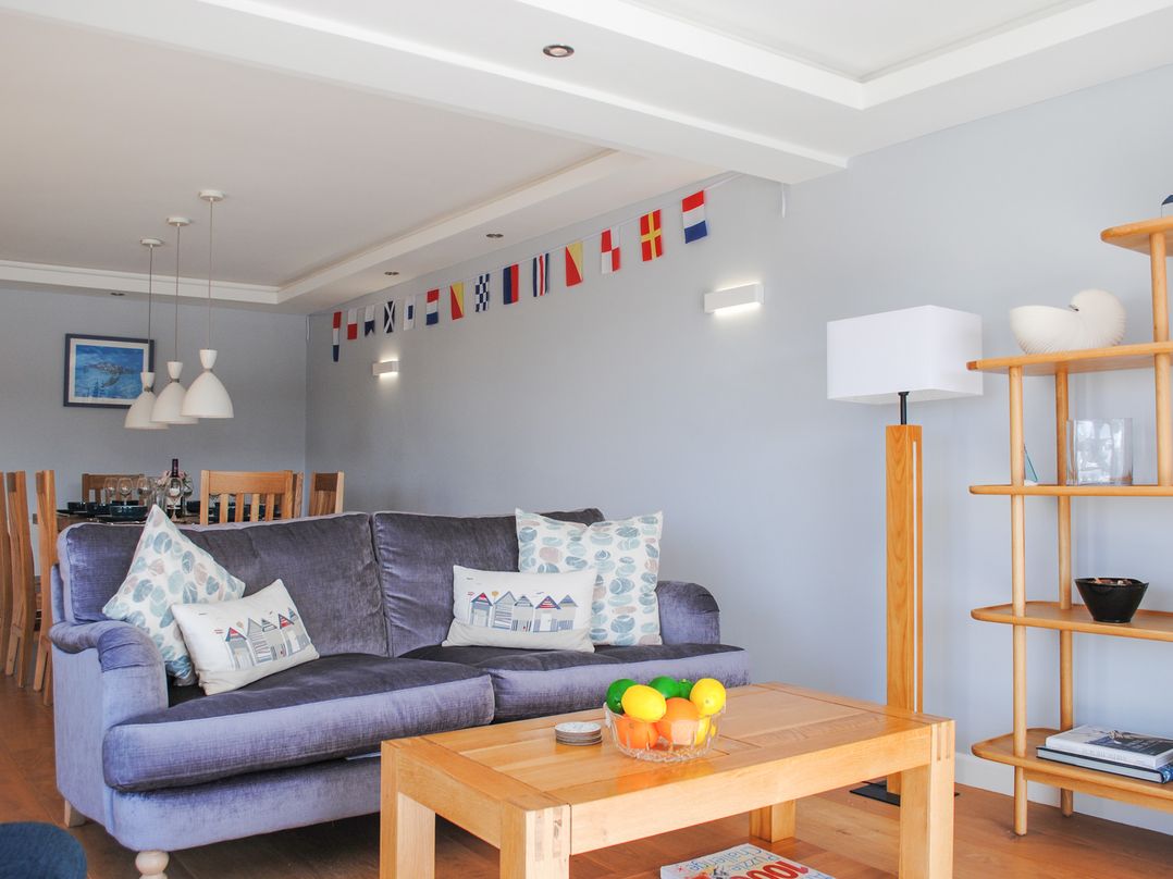 3 Hamstone Court