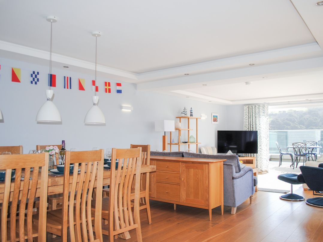 3 Hamstone Court