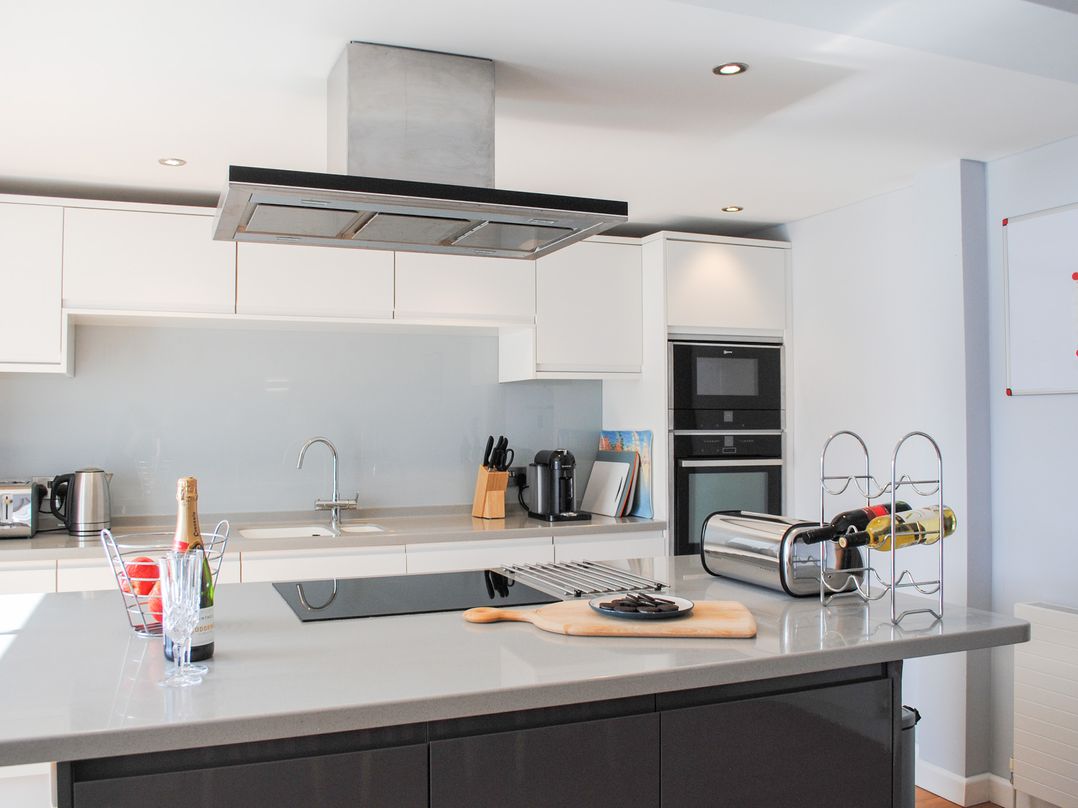 3 Hamstone Court