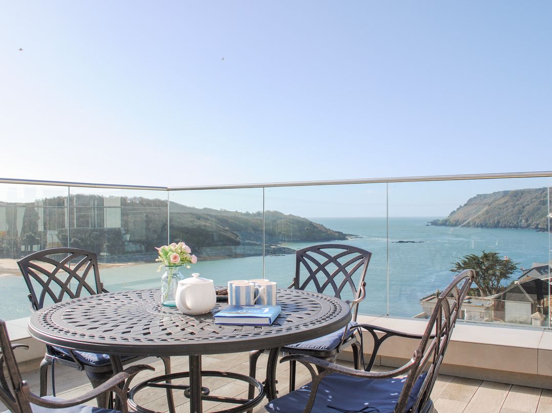 3 Hamstone Court