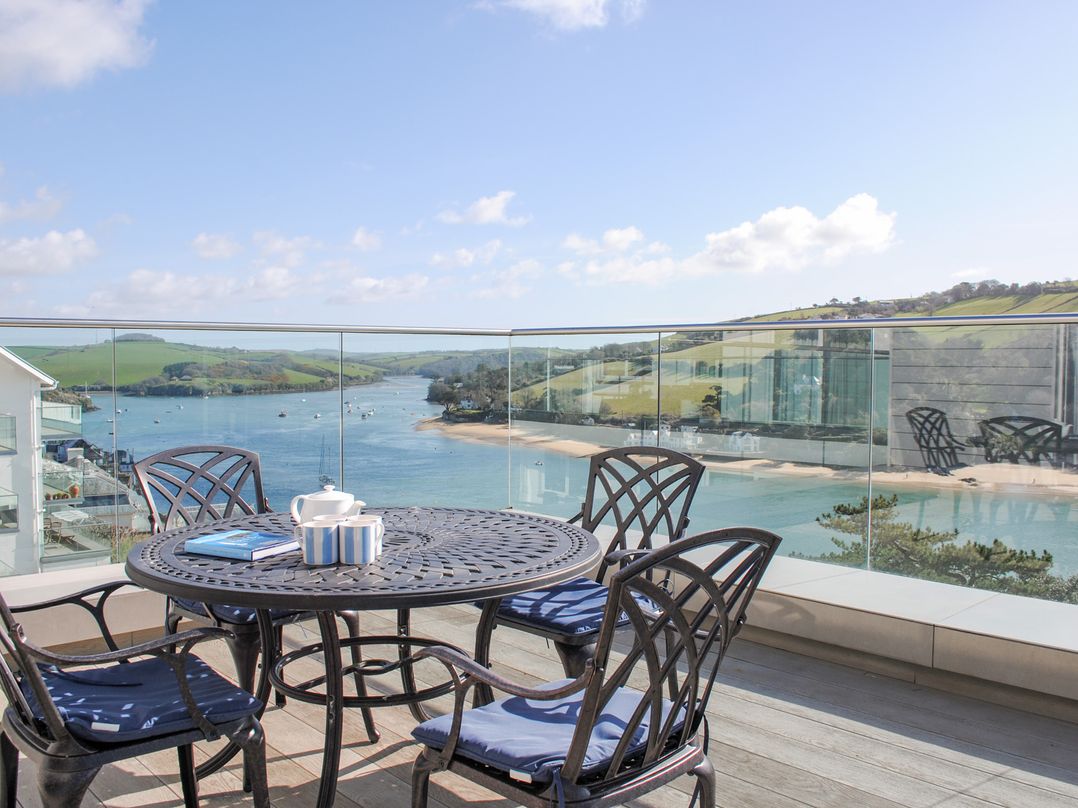 3 Hamstone Court