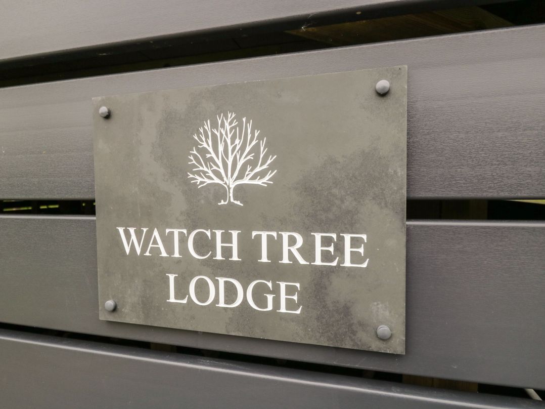 Watch Tree Lodge