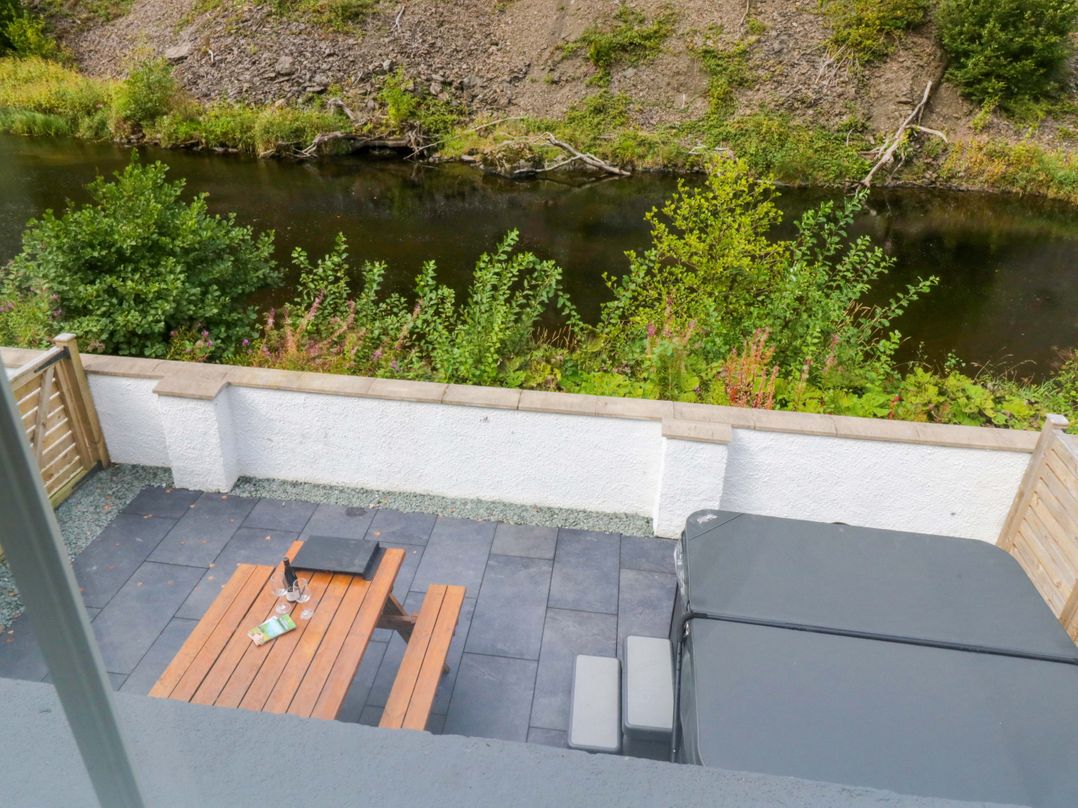 Riverside Cottage No 4