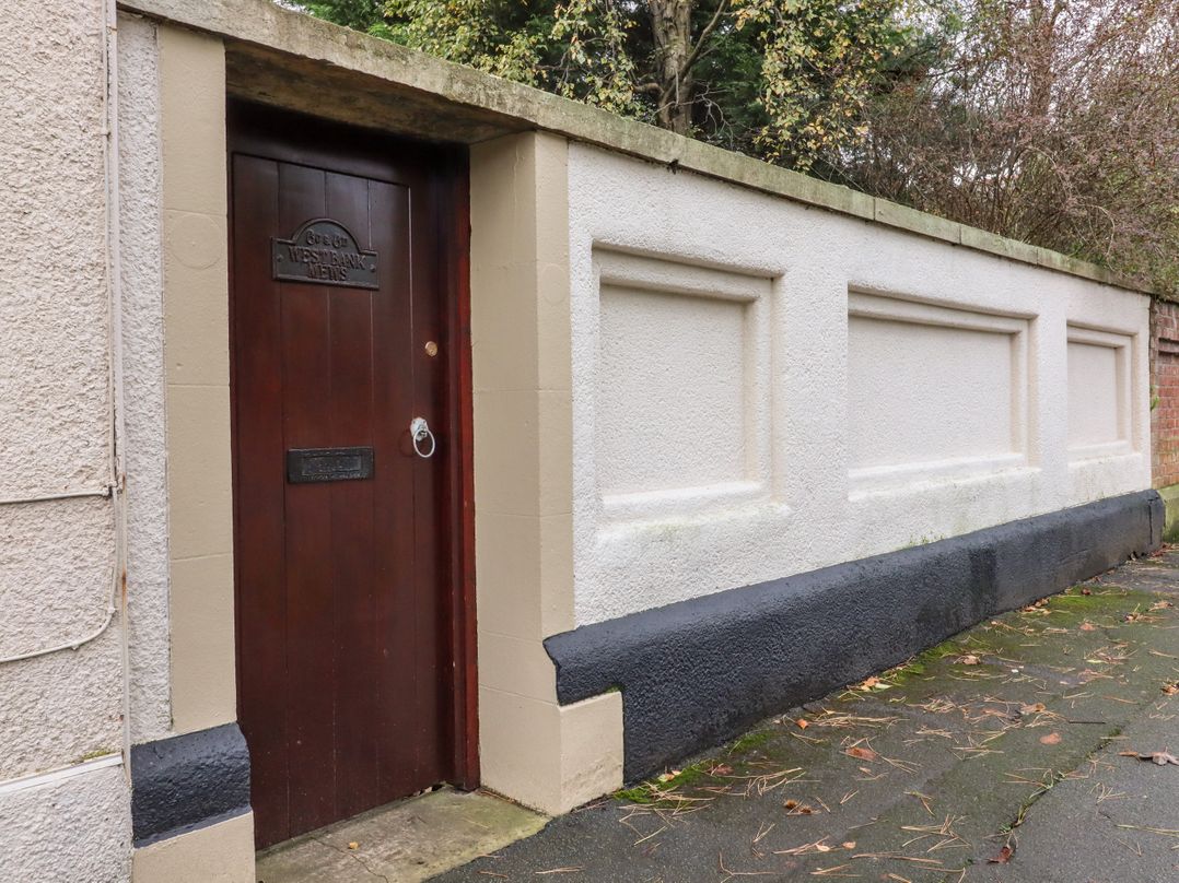 6D Clifton Drive