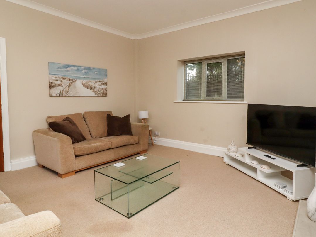 6D Clifton Drive