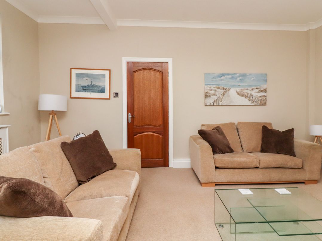 6D Clifton Drive
