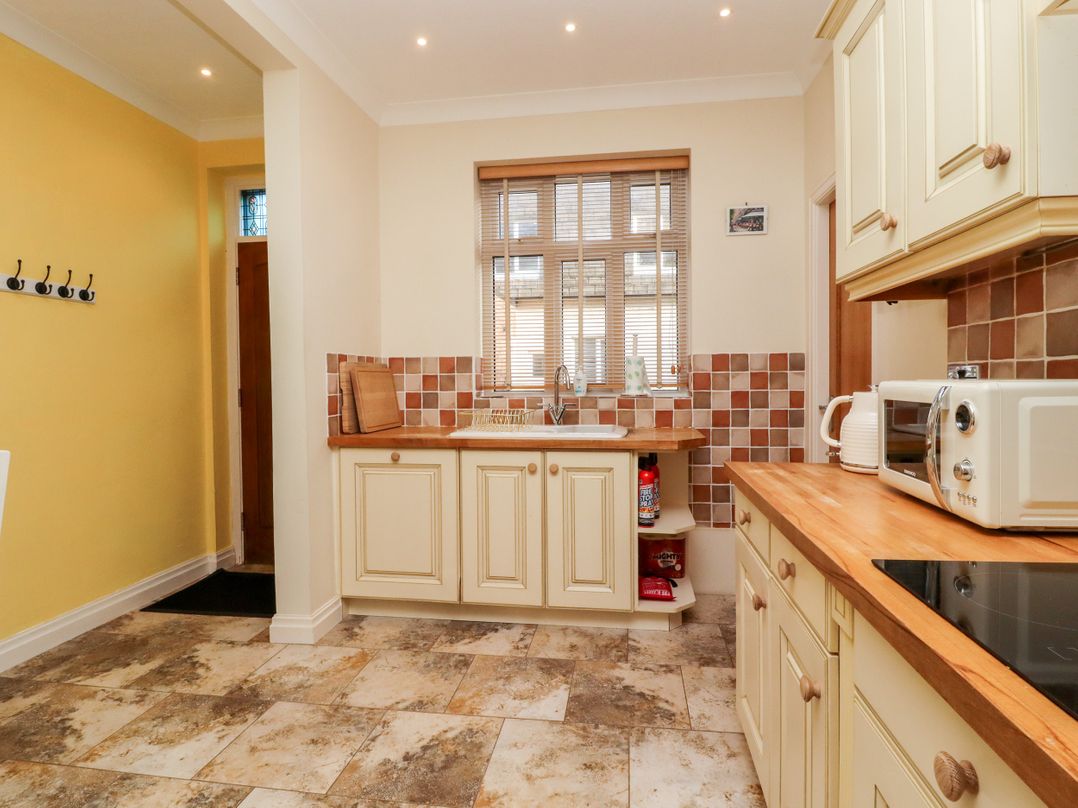 6D Clifton Drive