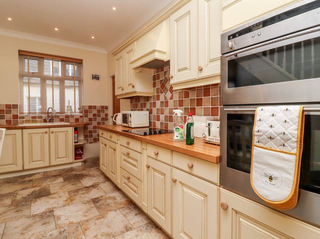 6D Clifton Drive