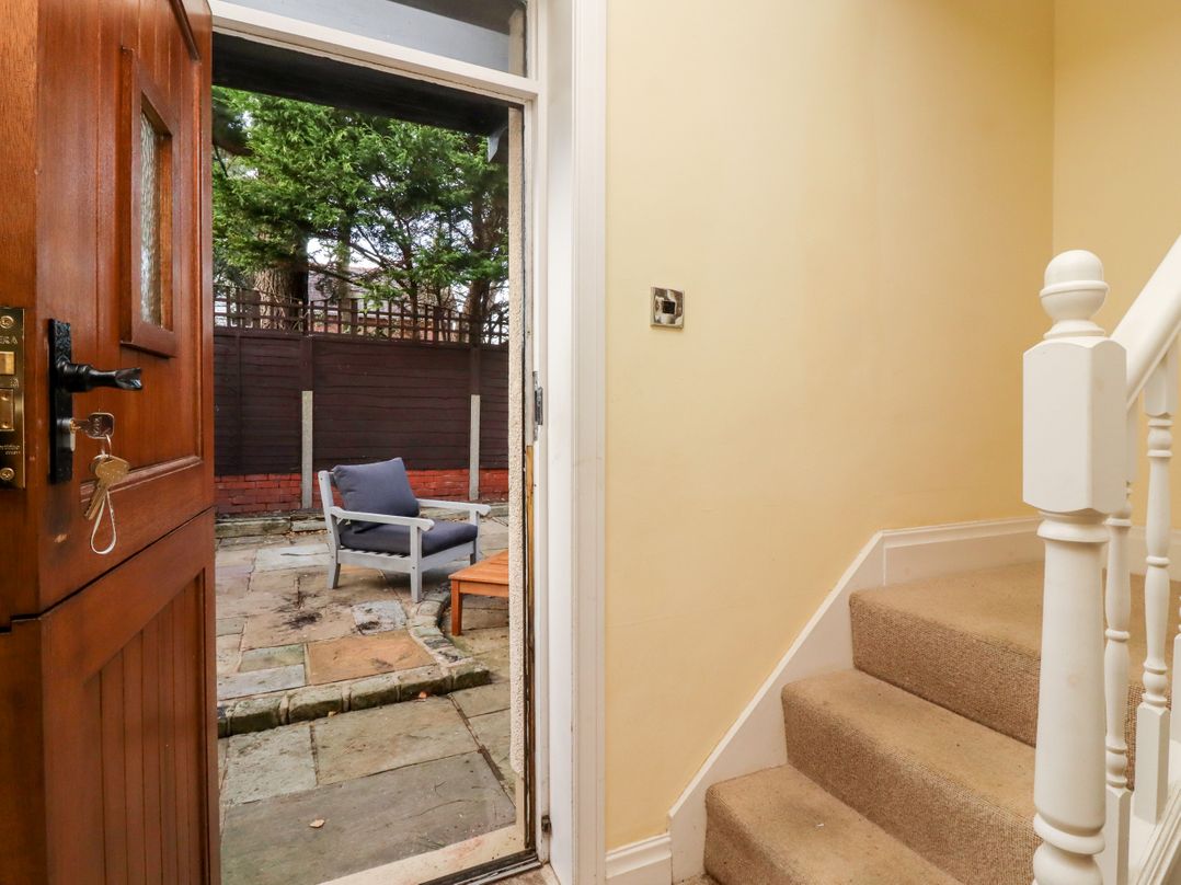 6D Clifton Drive