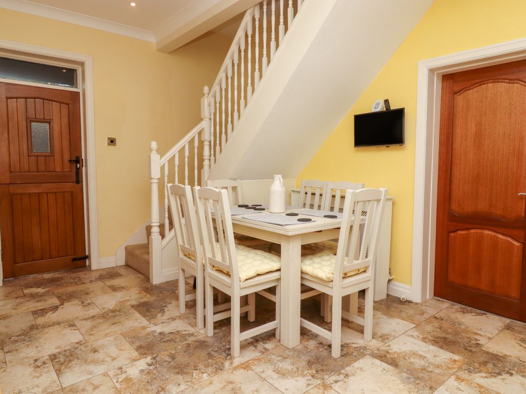 6D Clifton Drive