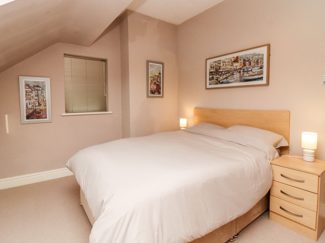 6D Clifton Drive