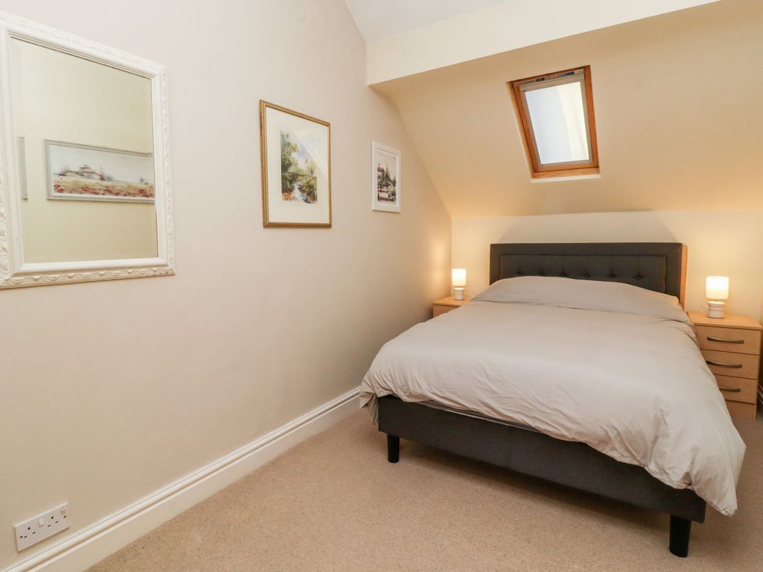 6D Clifton Drive
