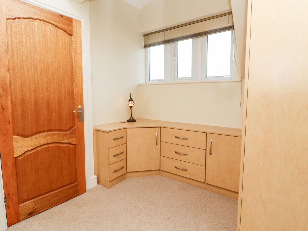 6D Clifton Drive