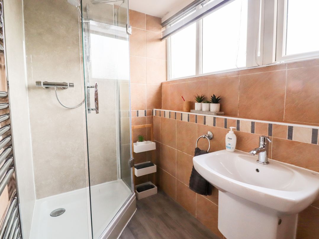 6D Clifton Drive