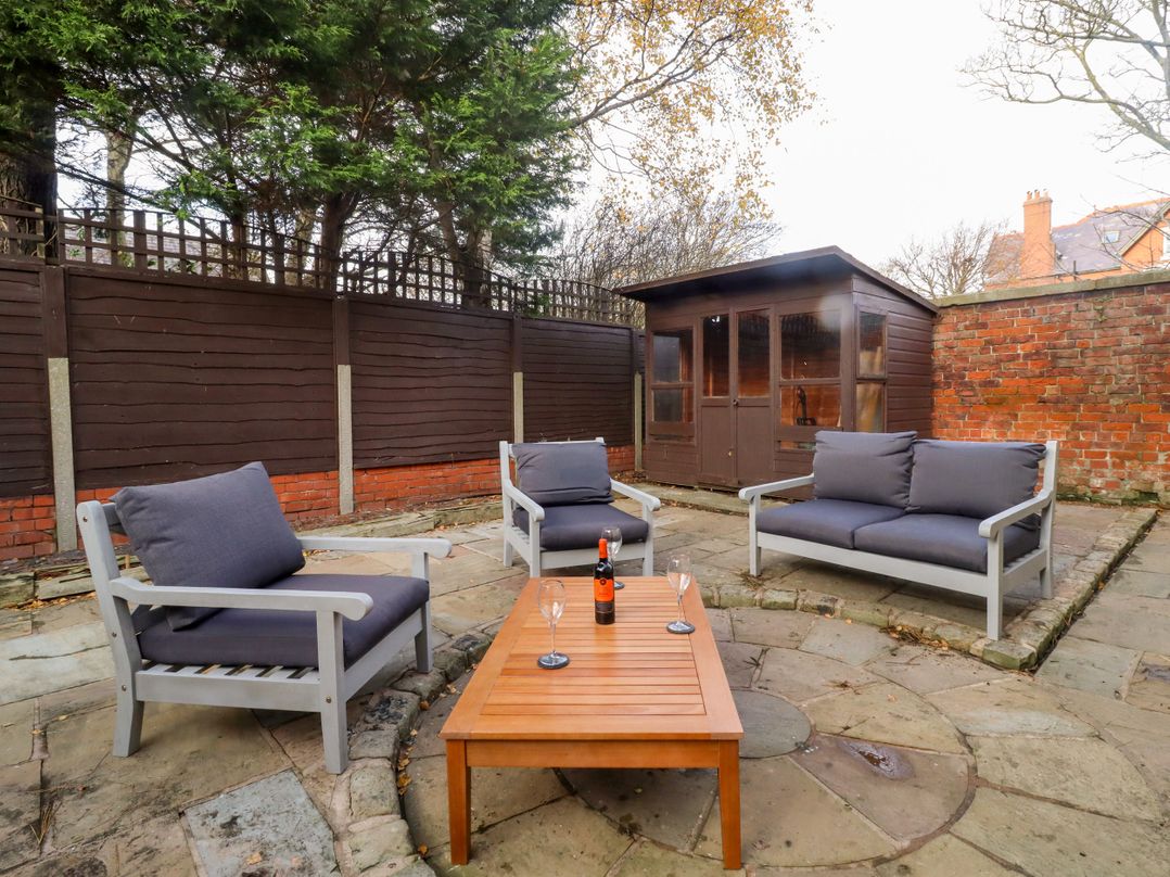 6D Clifton Drive