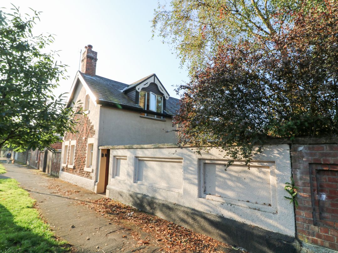 6D Clifton Drive