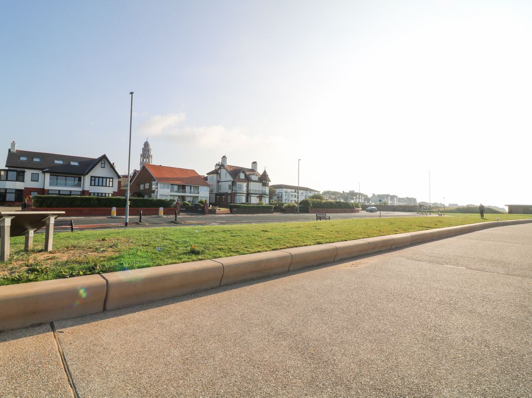 6D Clifton Drive