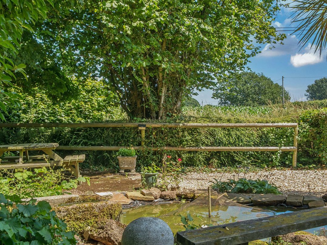 2 Pigsfoot Cottages