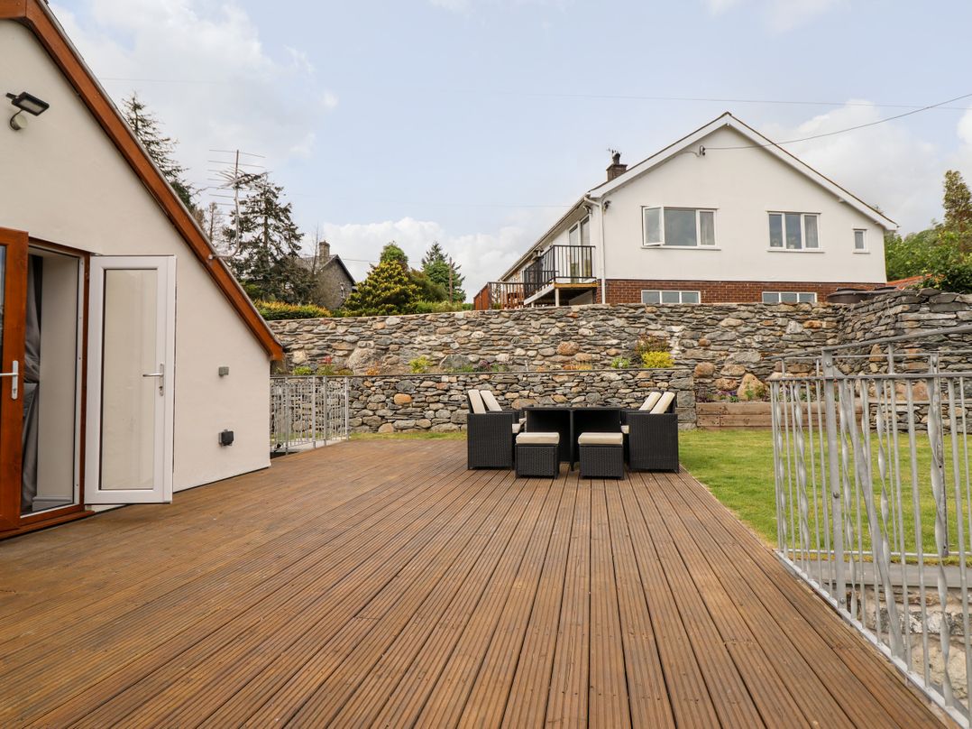 Llys Tirion