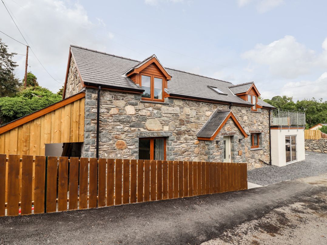 Llys Tirion
