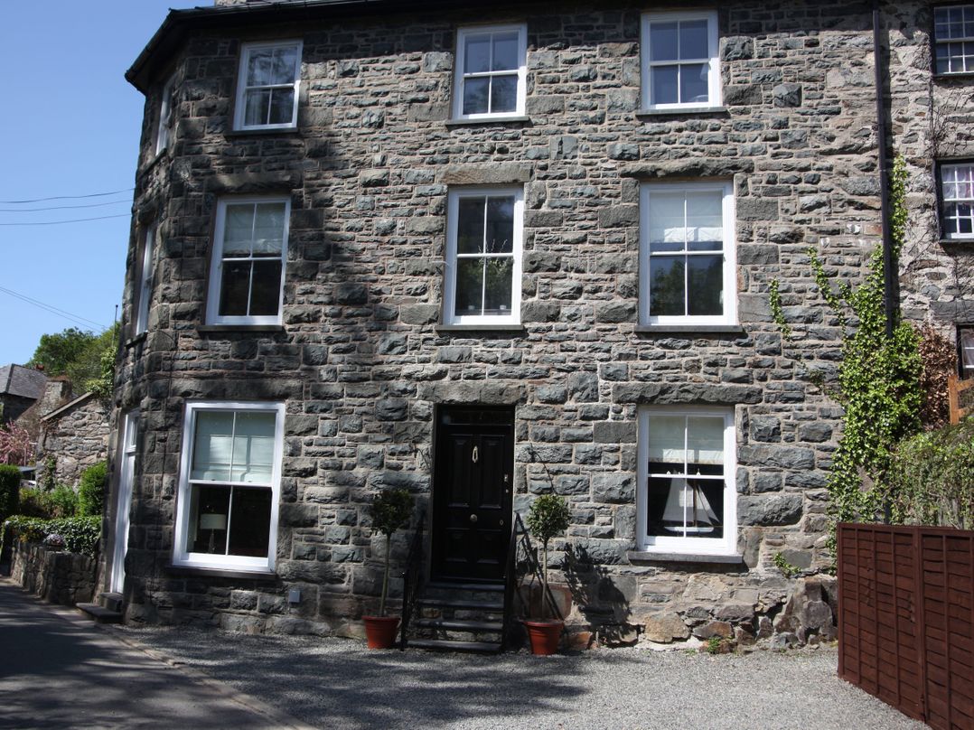 Gwynfryn House