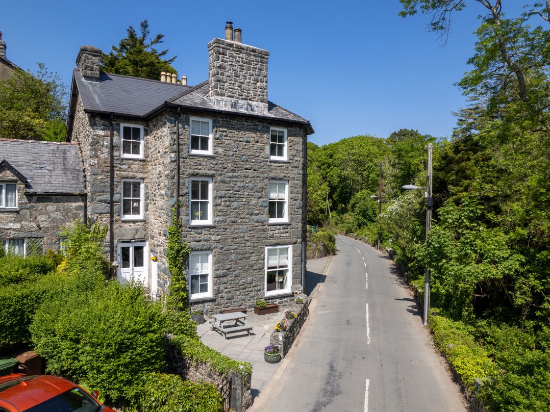 Gwynfryn House