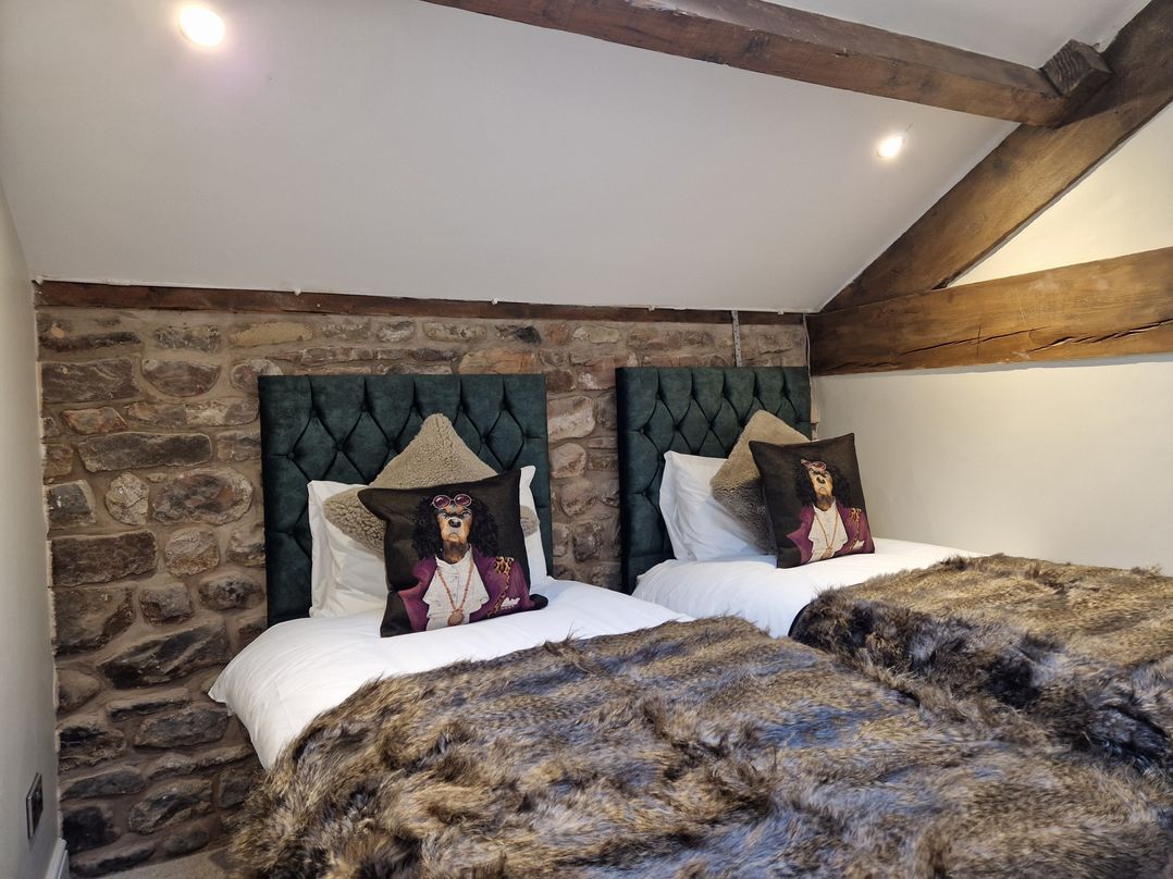 8 Coach House