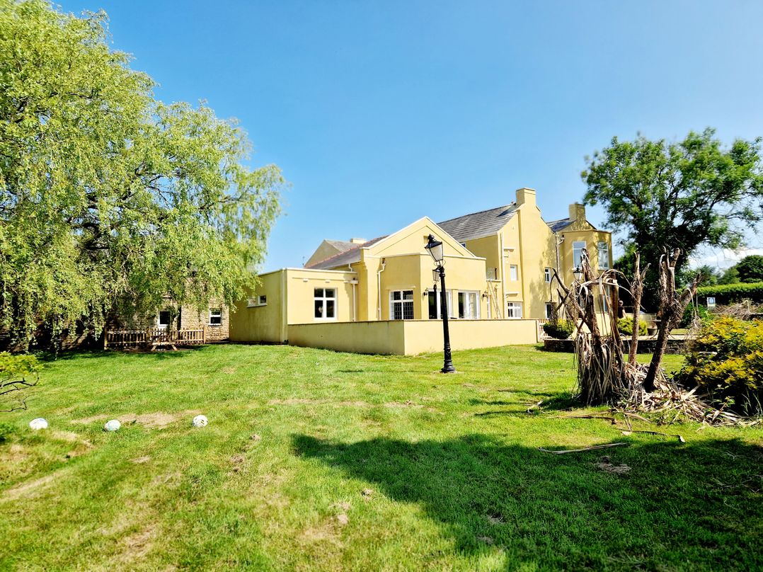 8 Coach House