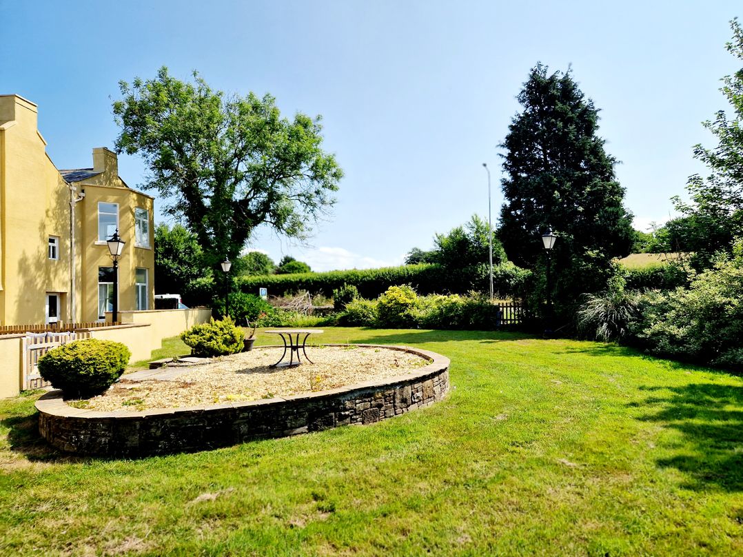 8 Coach House