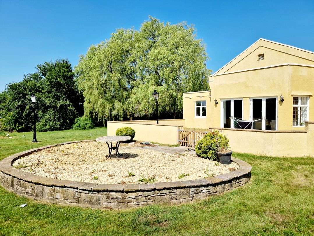 8 Coach House