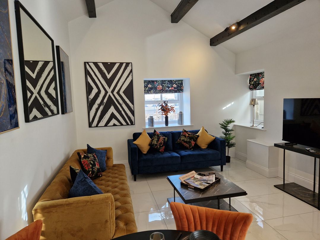 7 Holly Barn