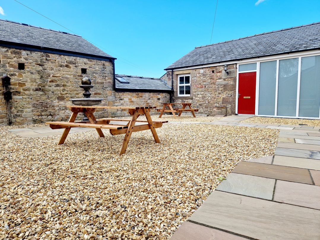 7 Holly Barn
