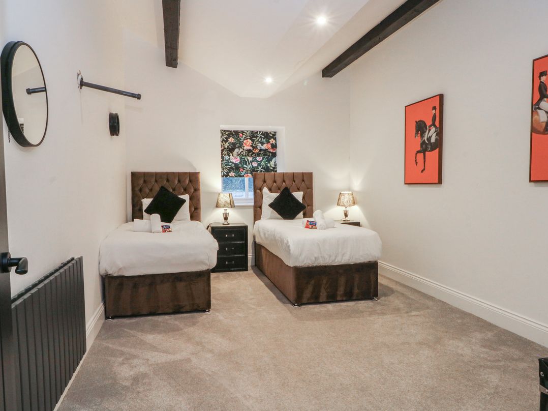 7 Holly Barn