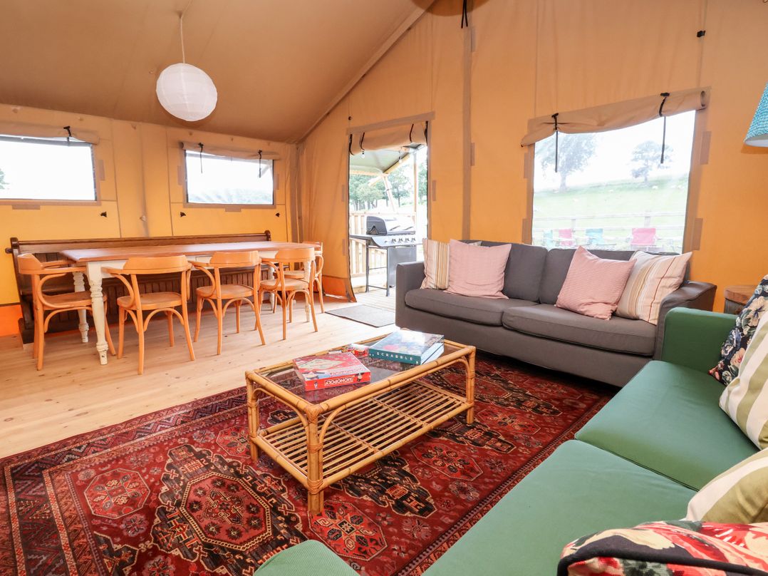Lucky Clucky Lodge