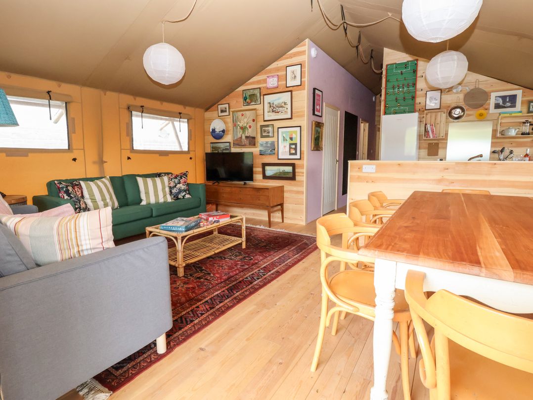 Lucky Clucky Lodge