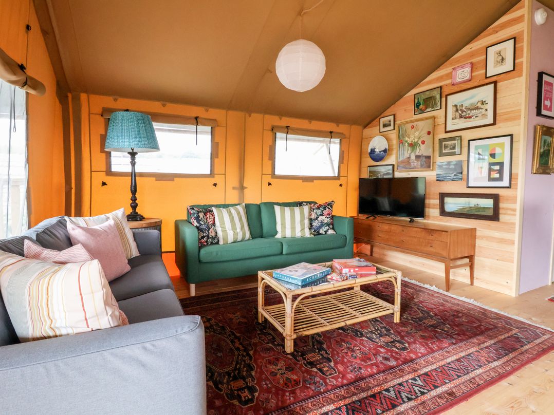 Lucky Clucky Lodge