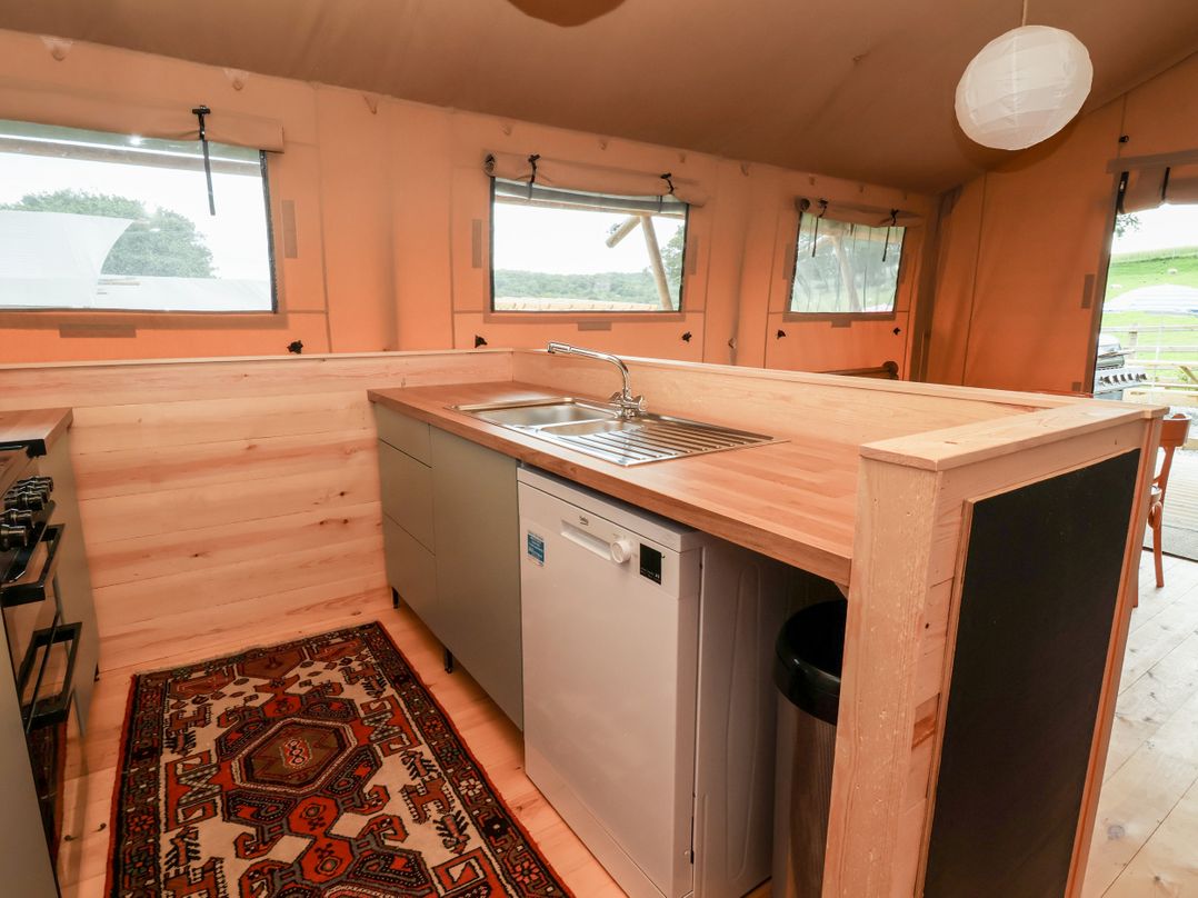 Lucky Clucky Lodge