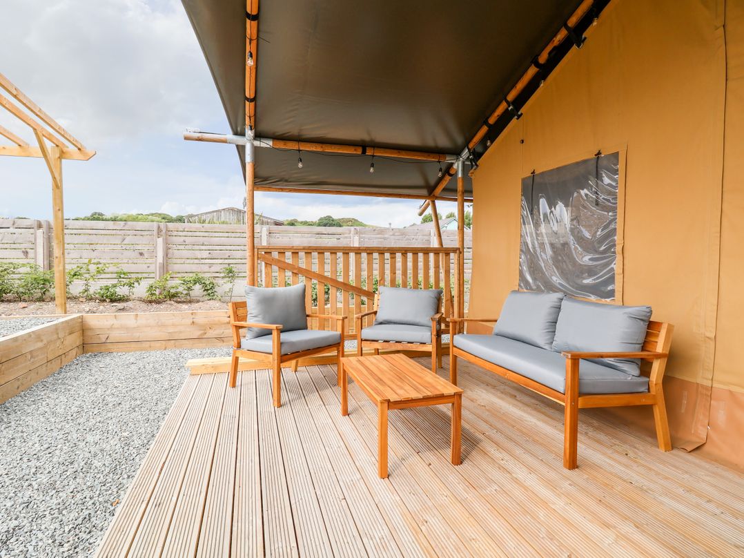 Lucky Clucky Lodge