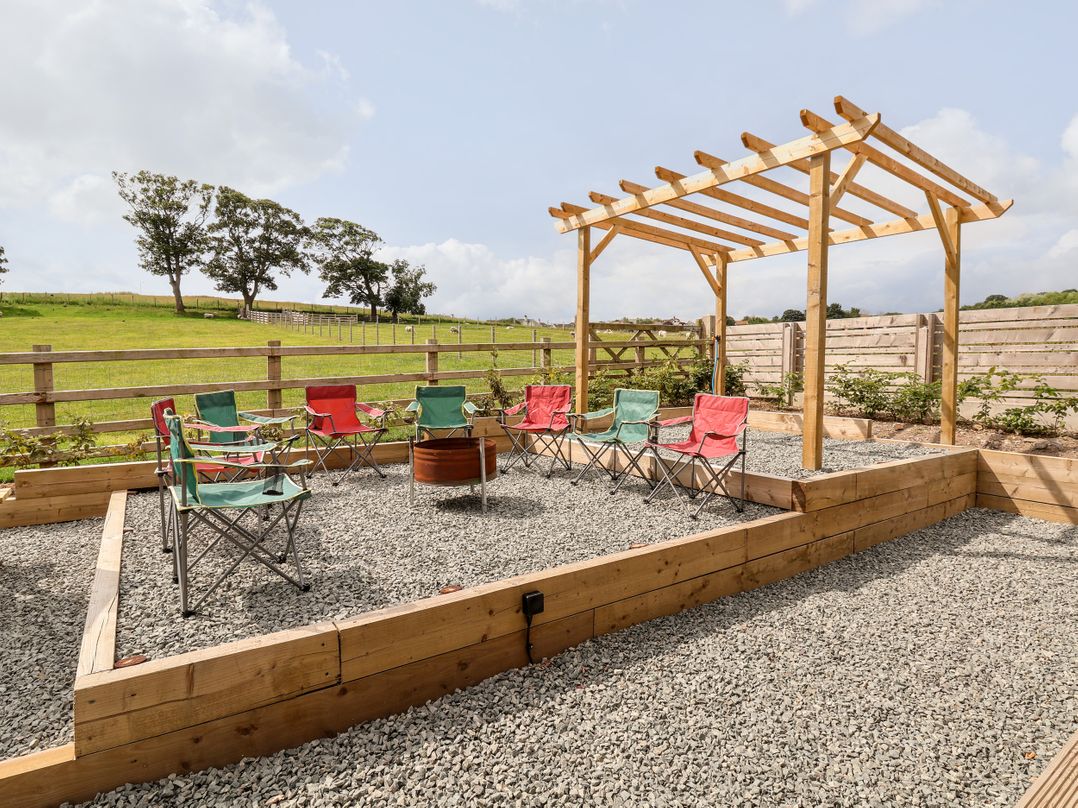 Lucky Clucky Lodge