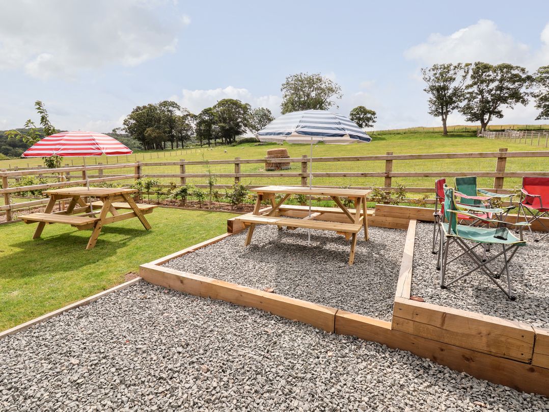 Lucky Clucky Lodge