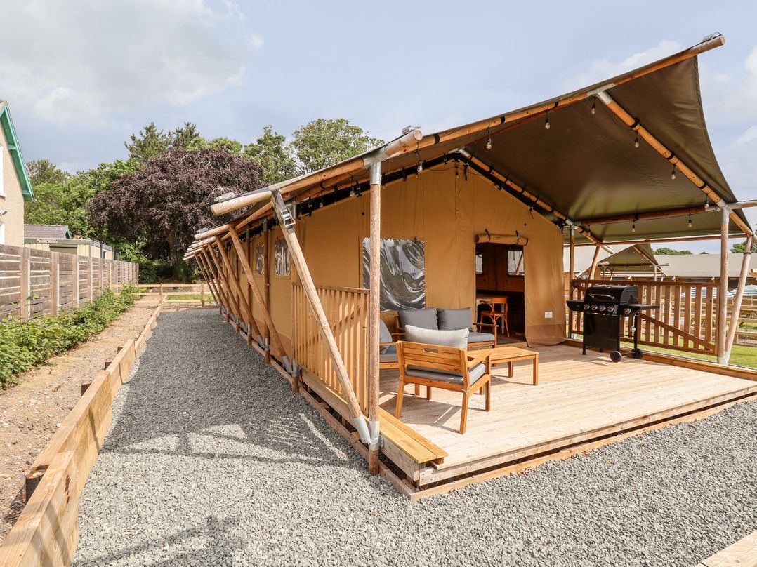 Lucky Clucky Lodge
