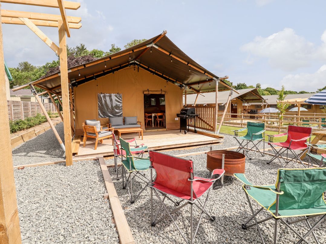 Lucky Clucky Lodge