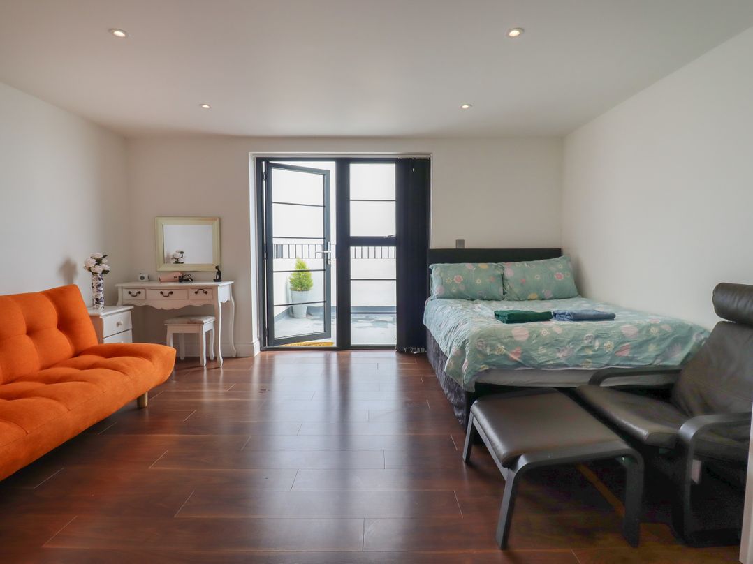Flat 10