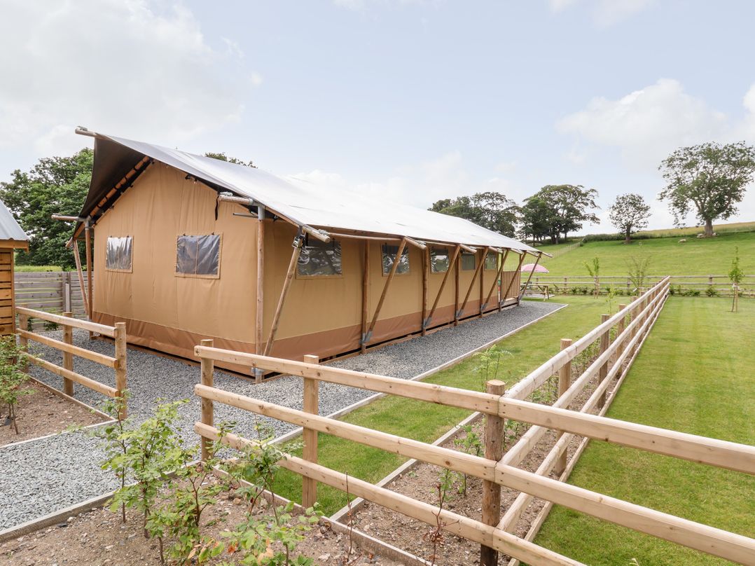 Tilly Bob Lodge