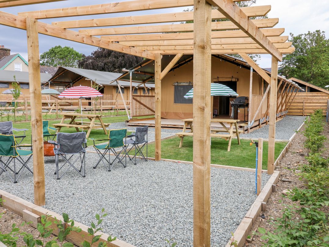 Tilly Bob Lodge