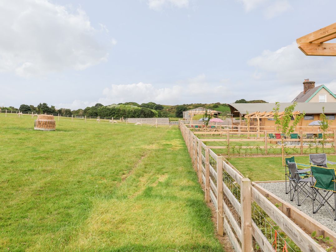 Tilly Bob Lodge